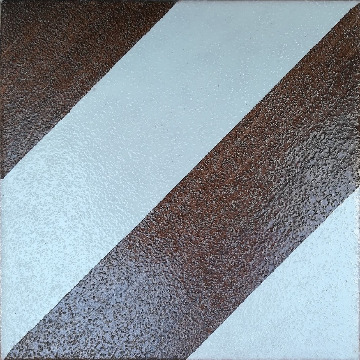Maiolica decorata divisa in diagonale legno e bianca antiscivolo